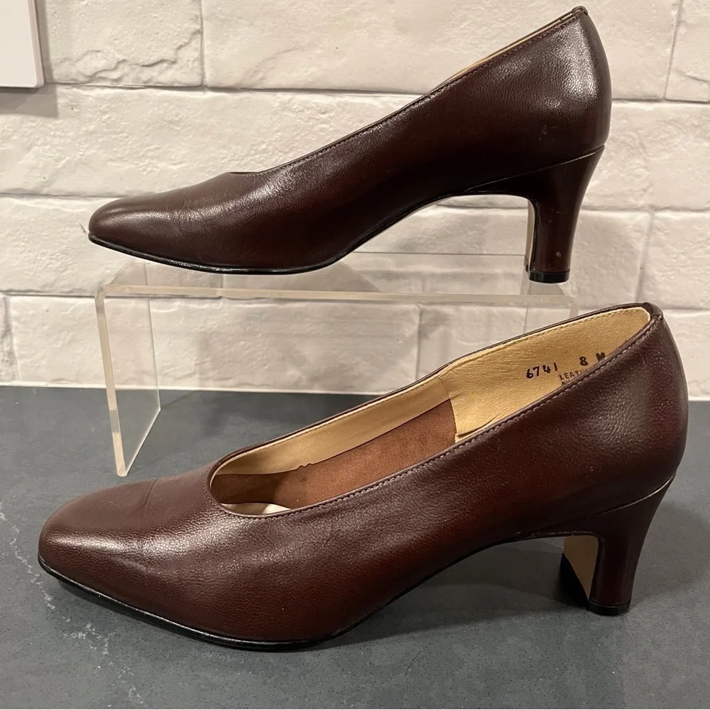 Magdesians sz 8 brown leather pumps